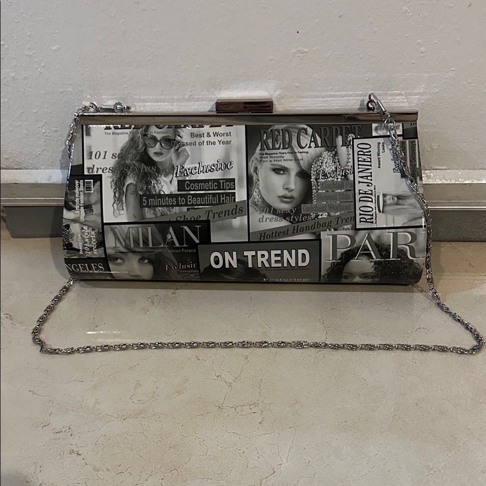 Trendy Black and White Graphic Clutch